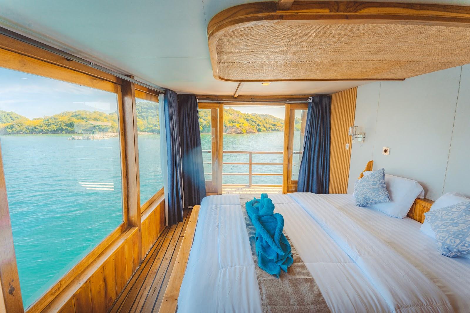 Lamborajo 2 — 7-Master Ocean-(1) Queen bed + Extra Bed -Private bathroom, balcony (image 5)