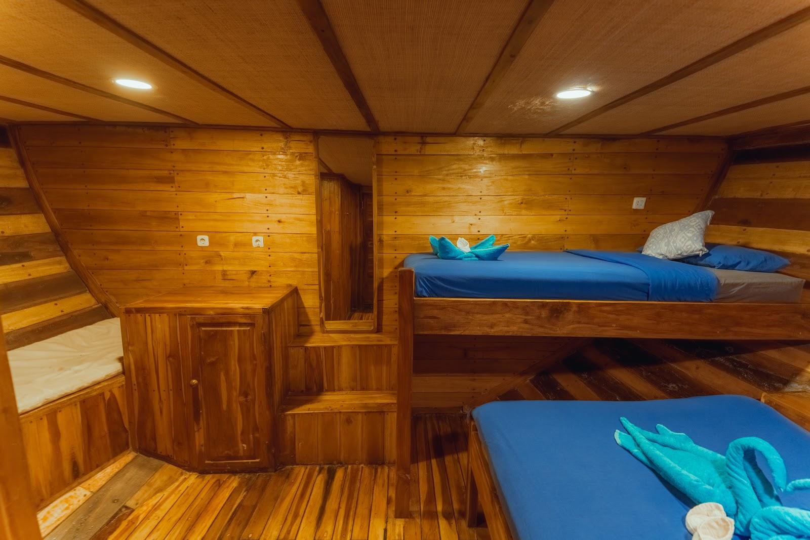 Lamborajo 2 — 5-Superior Cabin (5) Queen Bed + Single Bed - Priavte Bathroom (image 3)