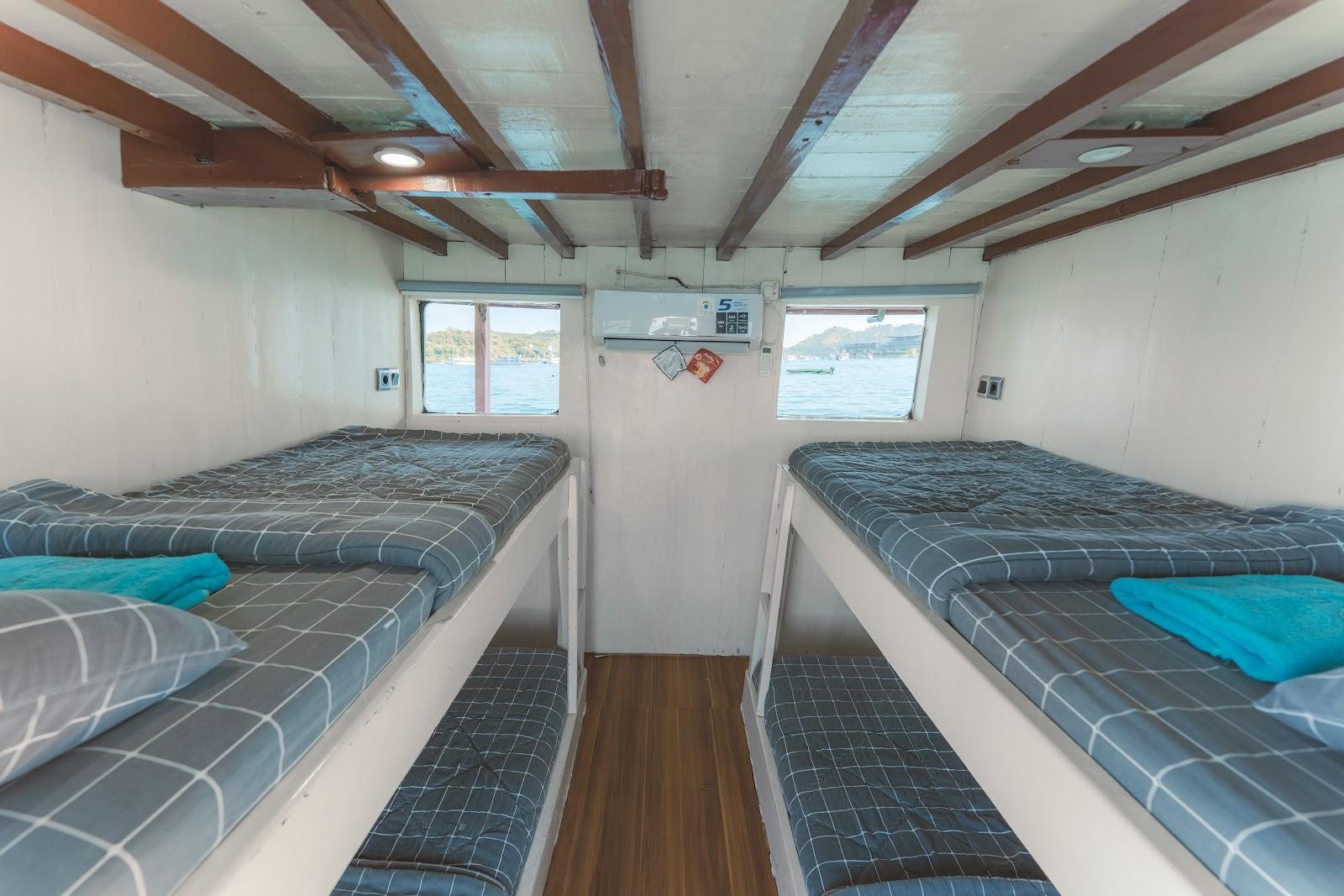 Lamborajo 1 — 2-Share Cabin(2) - 4x Single Bunk Bed (image 2)