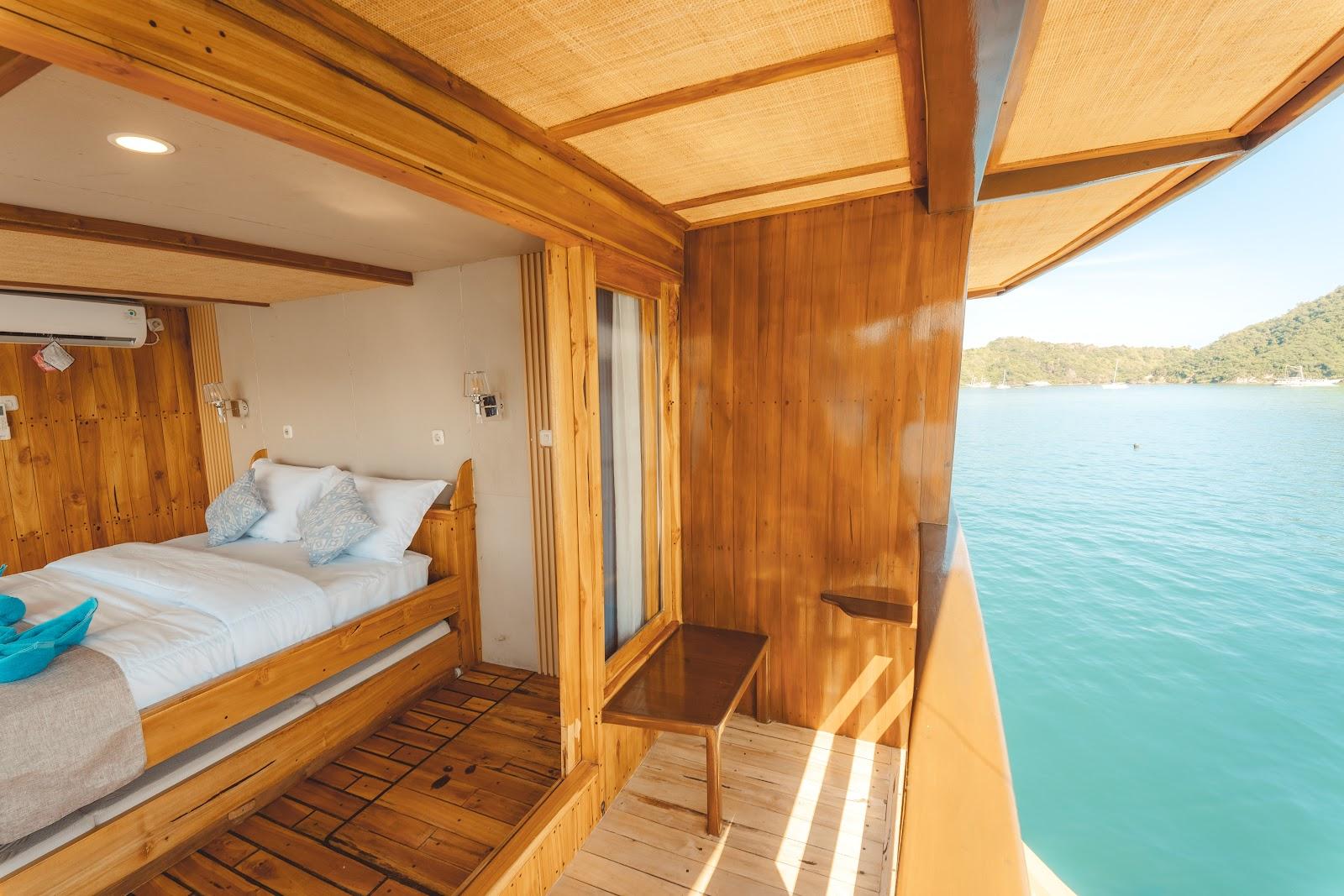Lamborajo 2 — 8-Master Ocean-(2) Queen bed + Extra Bed -Private bathroom, balcony (image 7)
