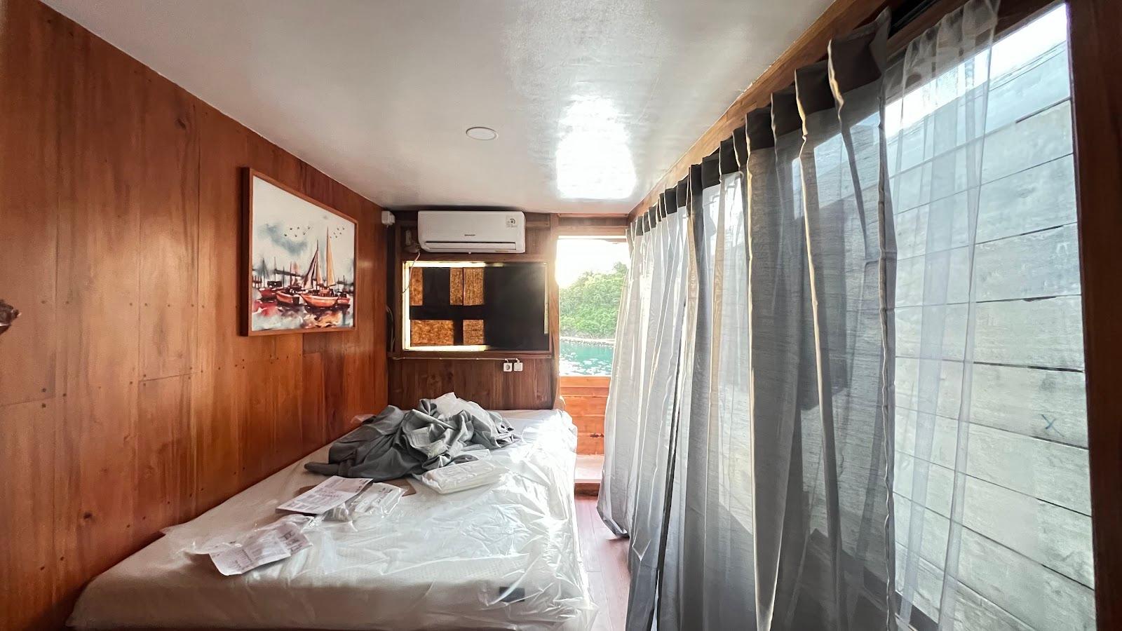 Dinara Live A Board — Master Cabin 6 & 7 (Full sea view, Balcony, Private bathroom) (image 18)