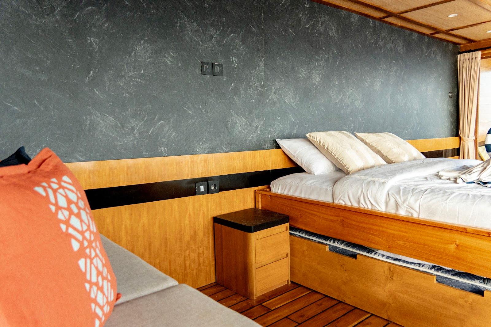 Lamborajo 3 — Cabin 8 (Royal Master - Queen bed + Extra 2x Single Bed  + private bathroom and jacuzzi) (image 1)