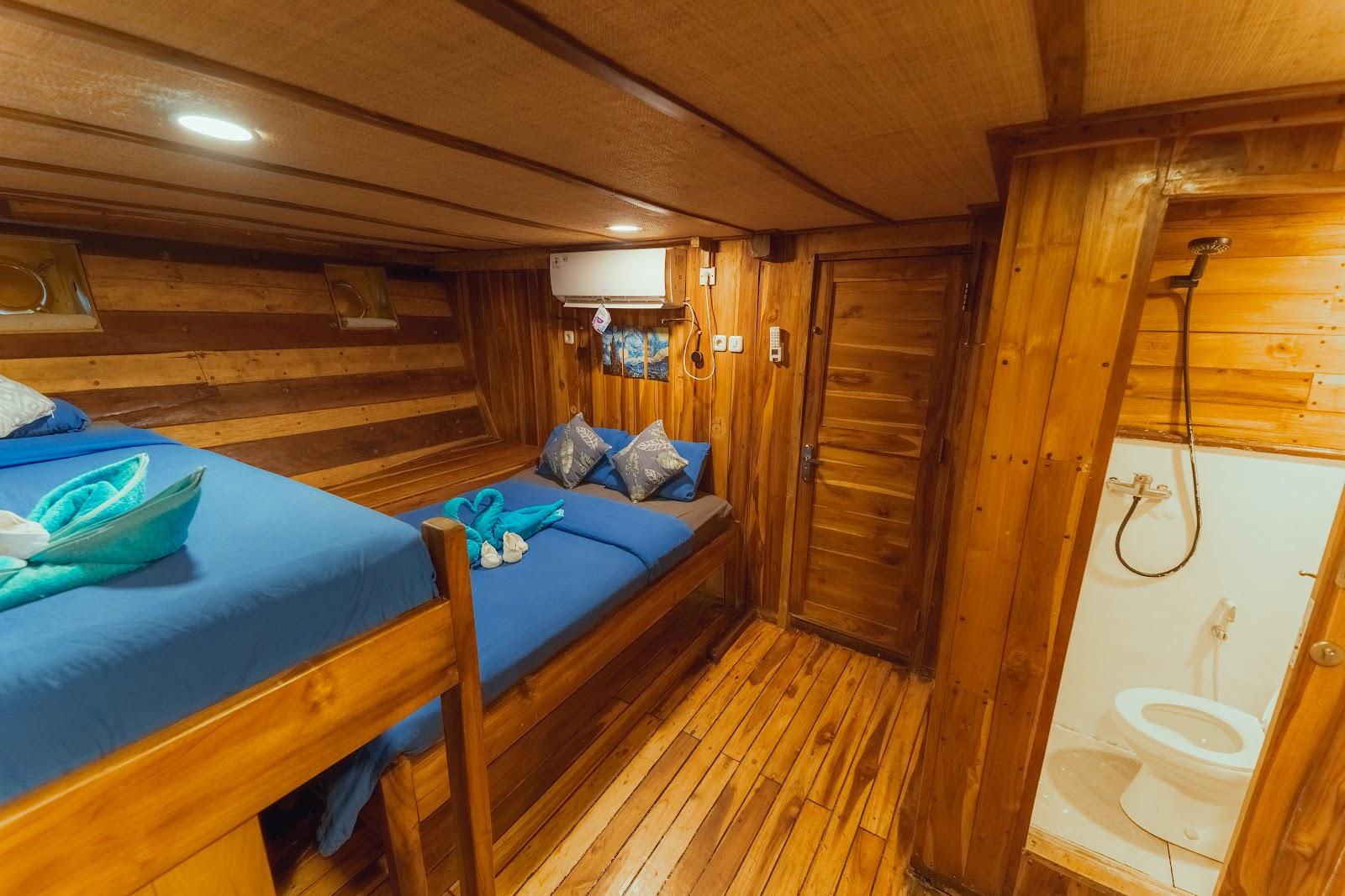 Lamborajo 2 — 5-Superior Cabin (5) Queen Bed + Single Bed - Priavte Bathroom (image 1)