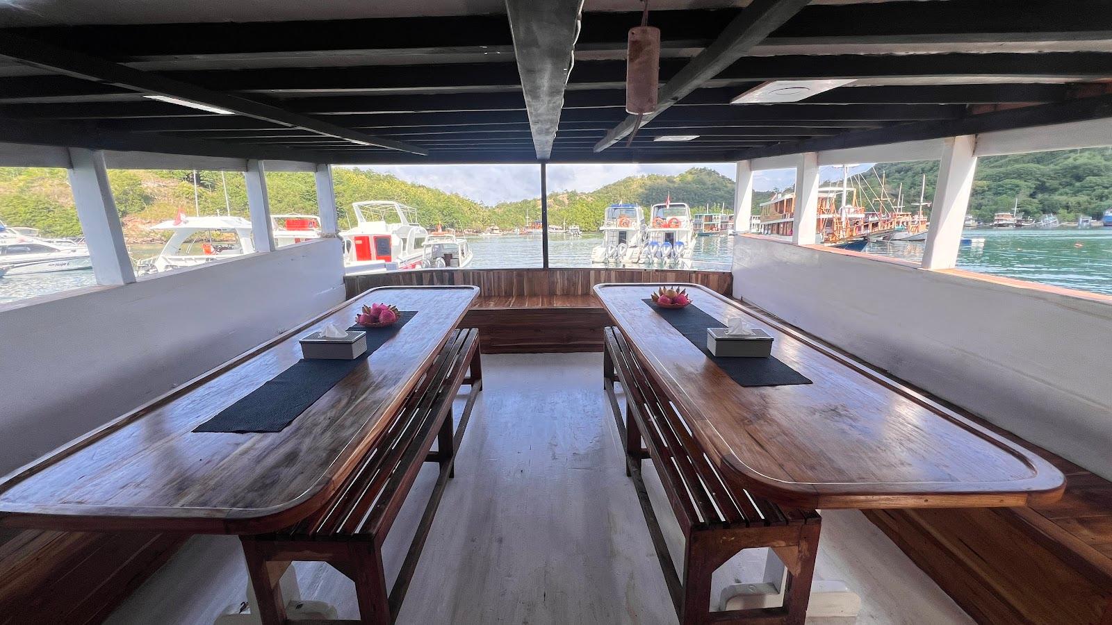 Flores Utama — DINING ROOM (image 2)