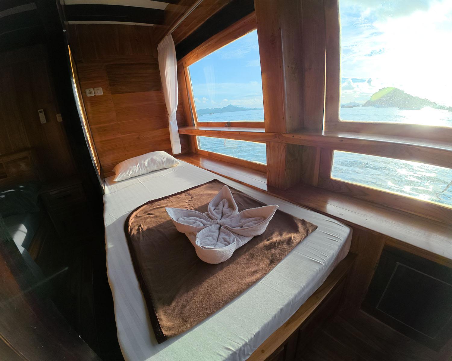 Alfathran 3 — Cabin 3-4 : Flores Room (Queen Bed, Private Bathroom) (image 5)