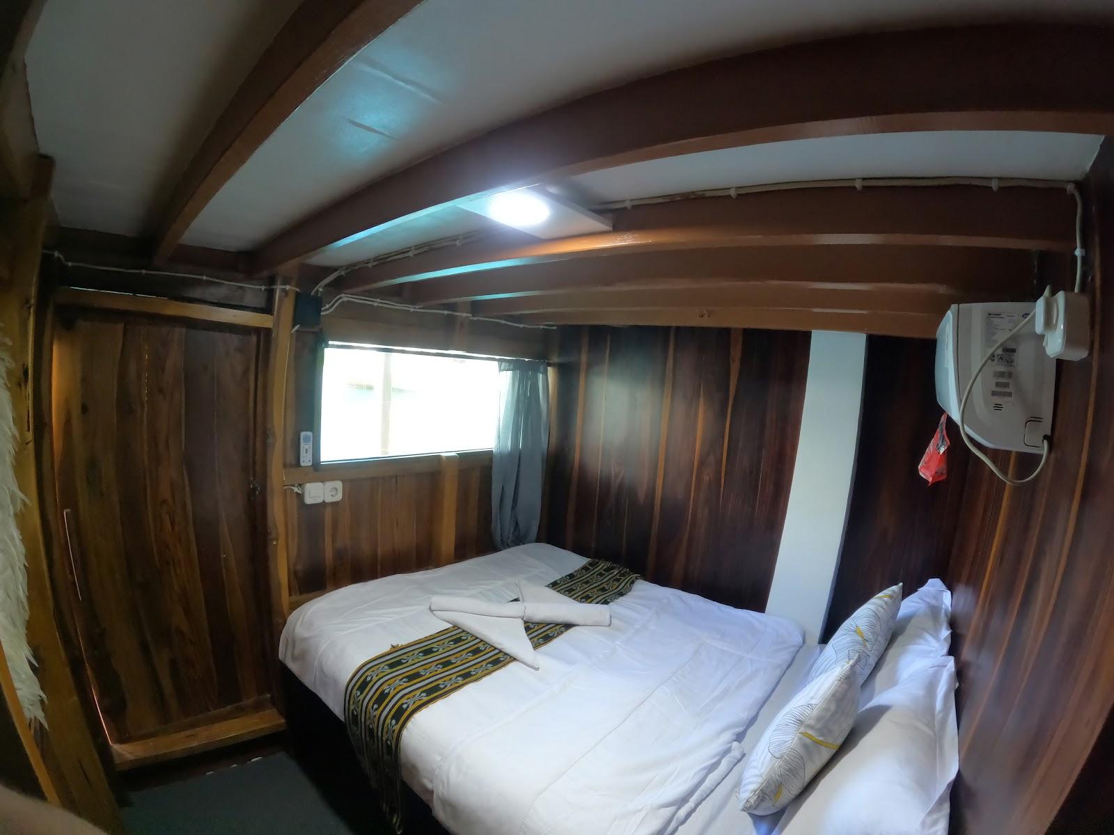Dinara Live A Board — Cabin Rinjani & Bromo (Private + Bathroom) (image 4)