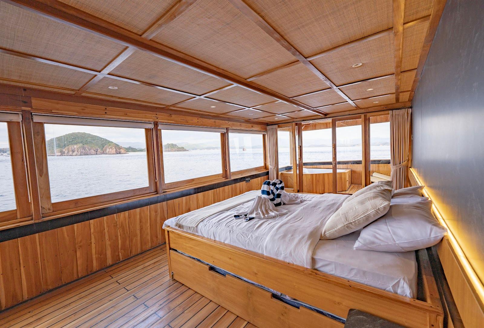 Lamborajo 3 — Cabin 7 (Royal Master - Queen bed + Extra 2x Single Bed  + private bathroom and jacuzzi) (image 5)
