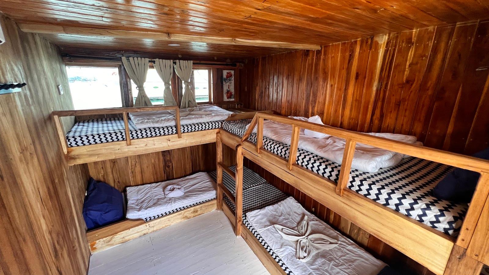 Flores Utama — share cabin 4 (4x Single Bunk Bed) (image 2)