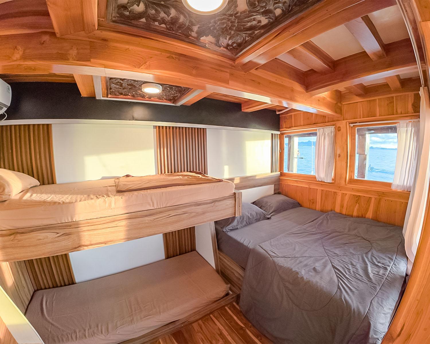 Alfathran 3 — Cabin 5 : Rinjani 02 Room (Queen Bed + 2 Extra Single Bed) (image 2)