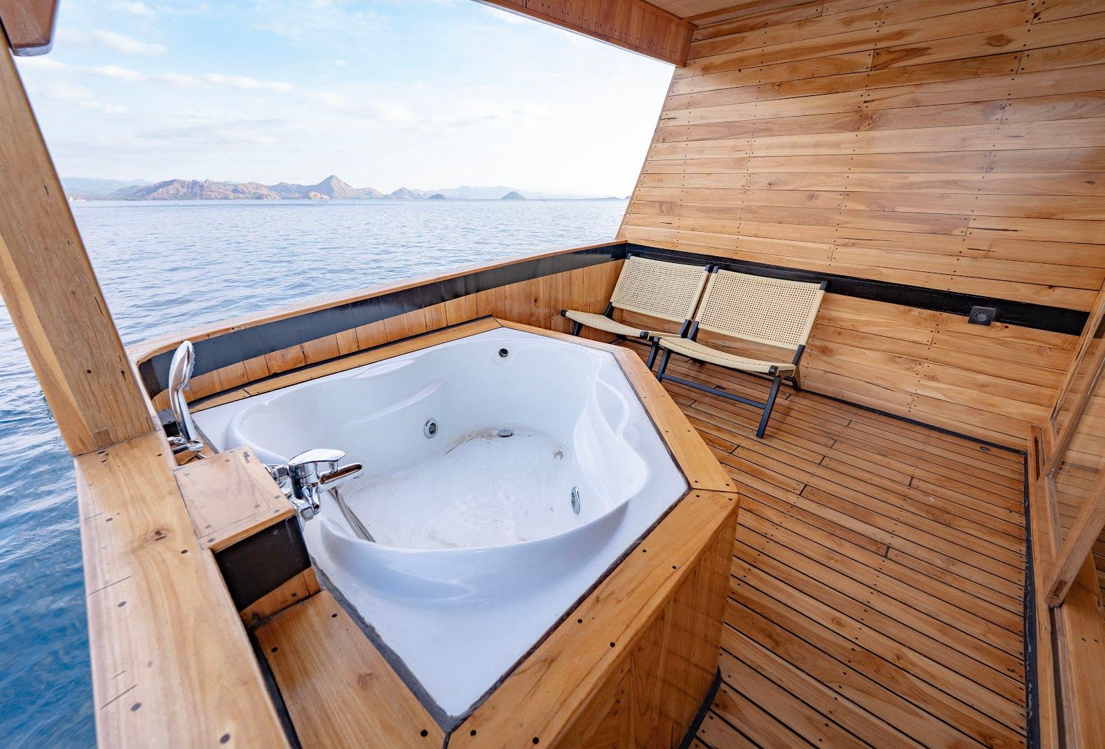 Lamborajo 3 — Cabin 7 (Royal Master - Queen bed + Extra 2x Single Bed  + private bathroom and jacuzzi) (image 8)
