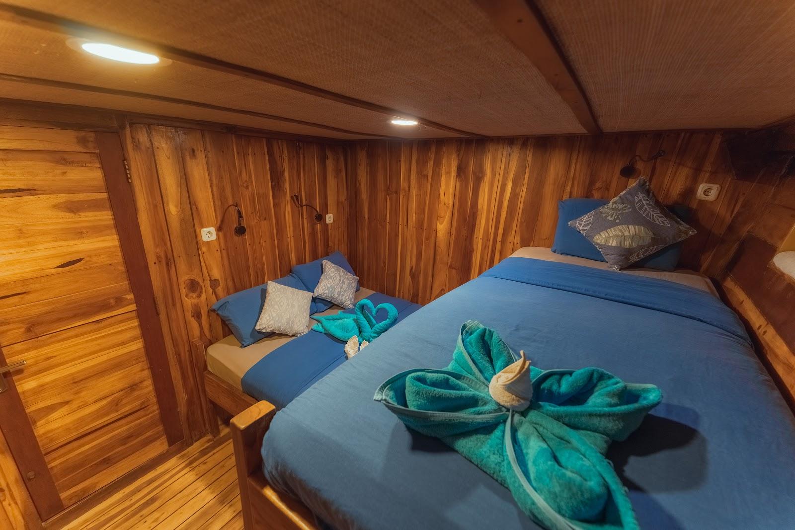 Lamborajo 2 — 3-Superior Cabin (3) Queen Bed + Single Bed - Priavte Bathroom (image 3)