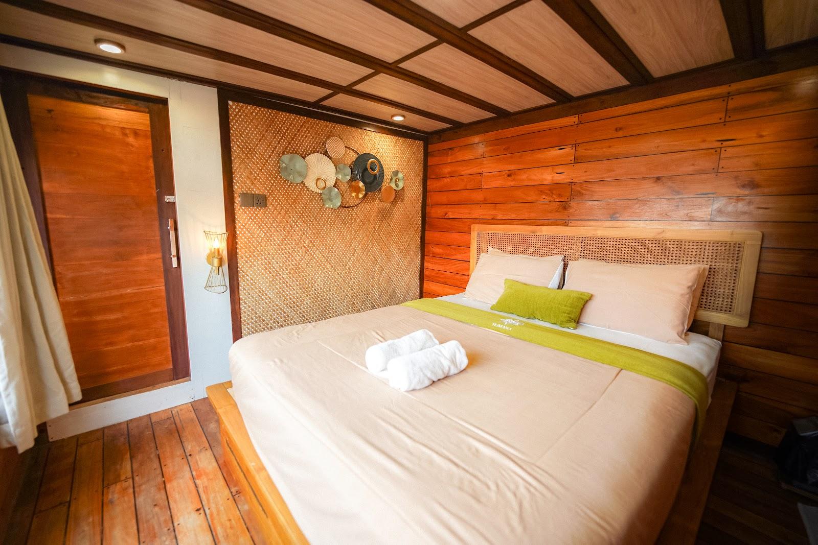 Yumana — 2_Signature Cabin Upper Deck (image 3)