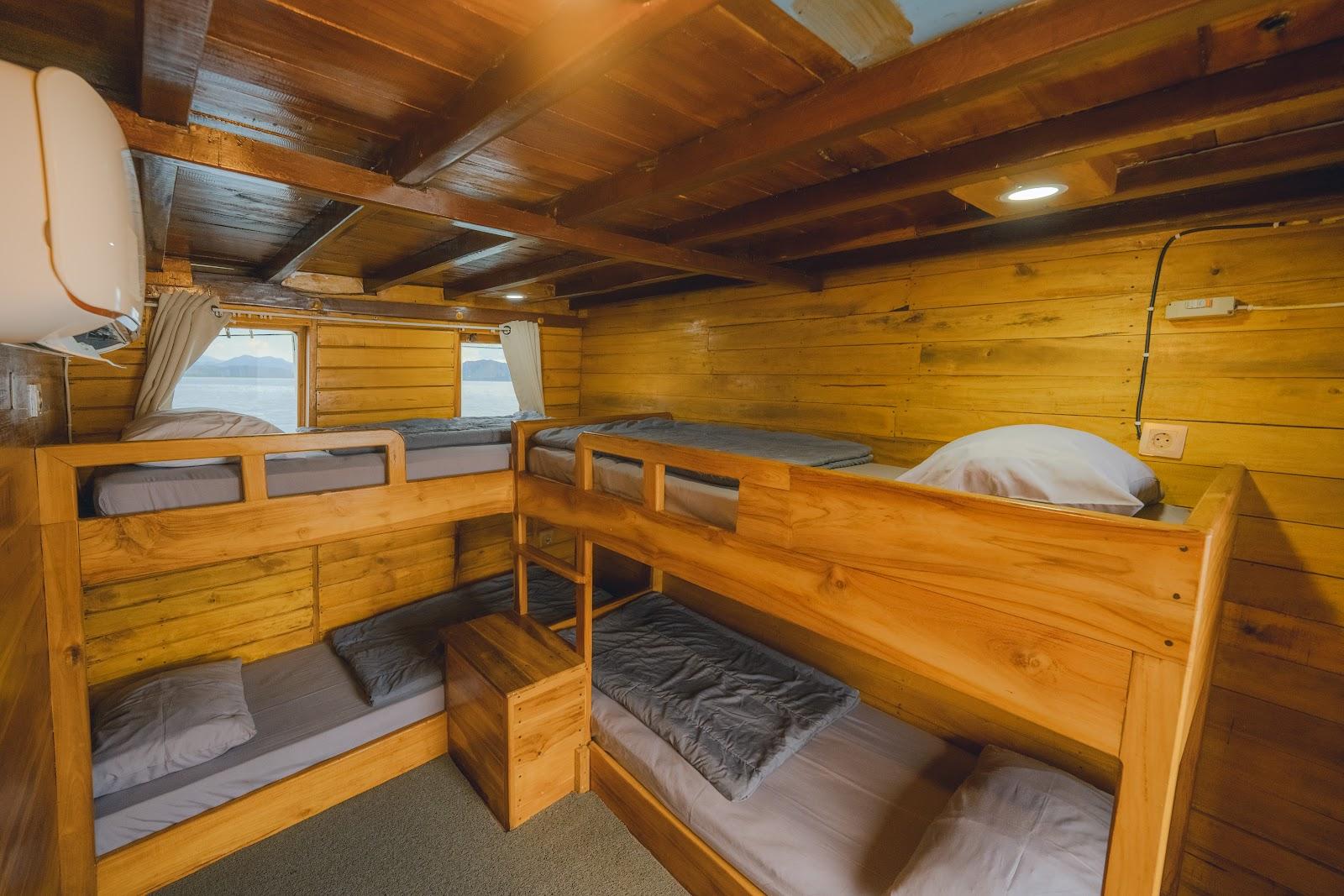 Balaraja — 4-Share Cabin(4) - 4x Single Bunk Bed (image 1)