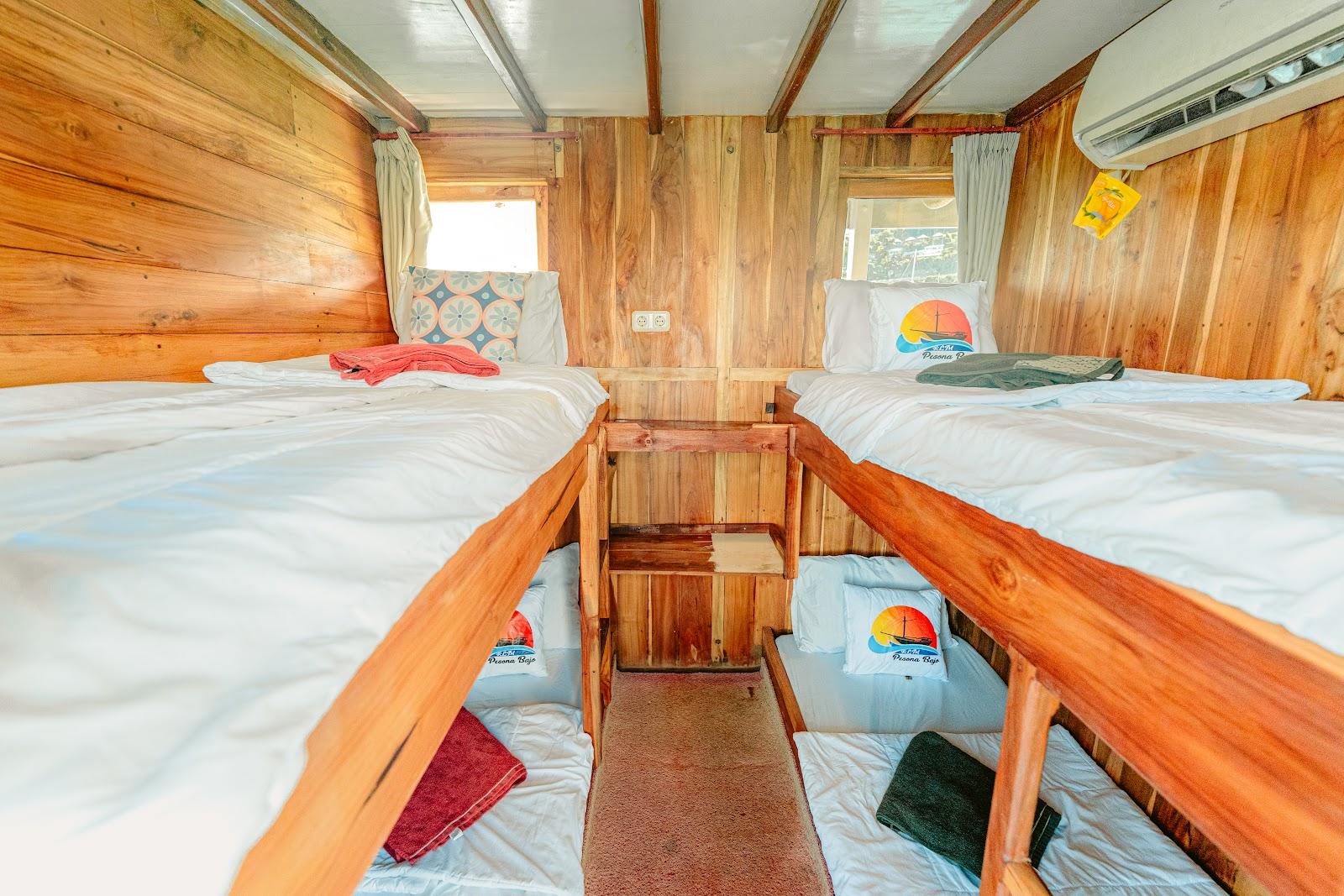 Pesona Bajo — 5. Share Cabin - 4x Single Bunk Bed (image 11)