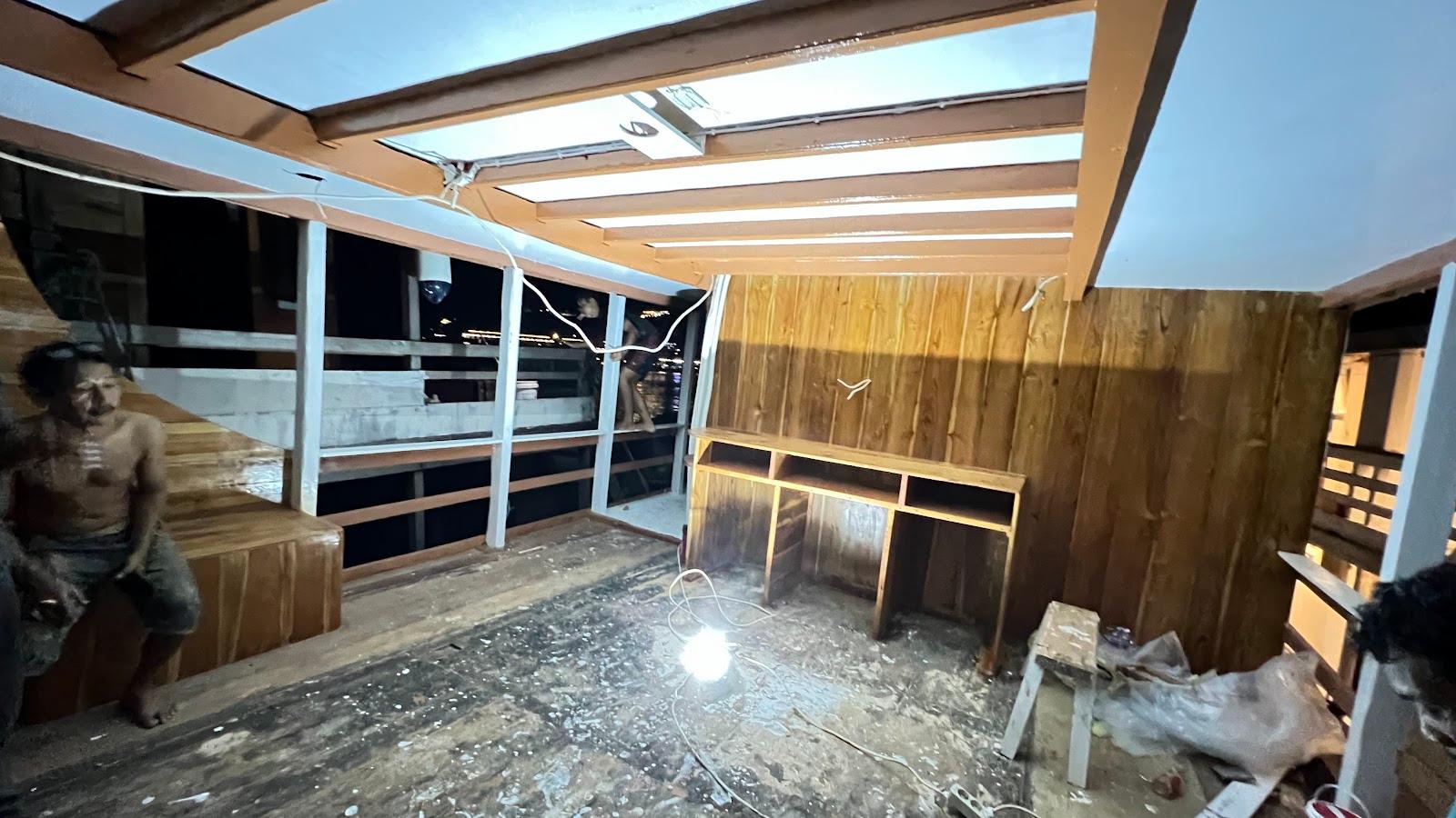 Dinara Live A Board — Open area (image 6)