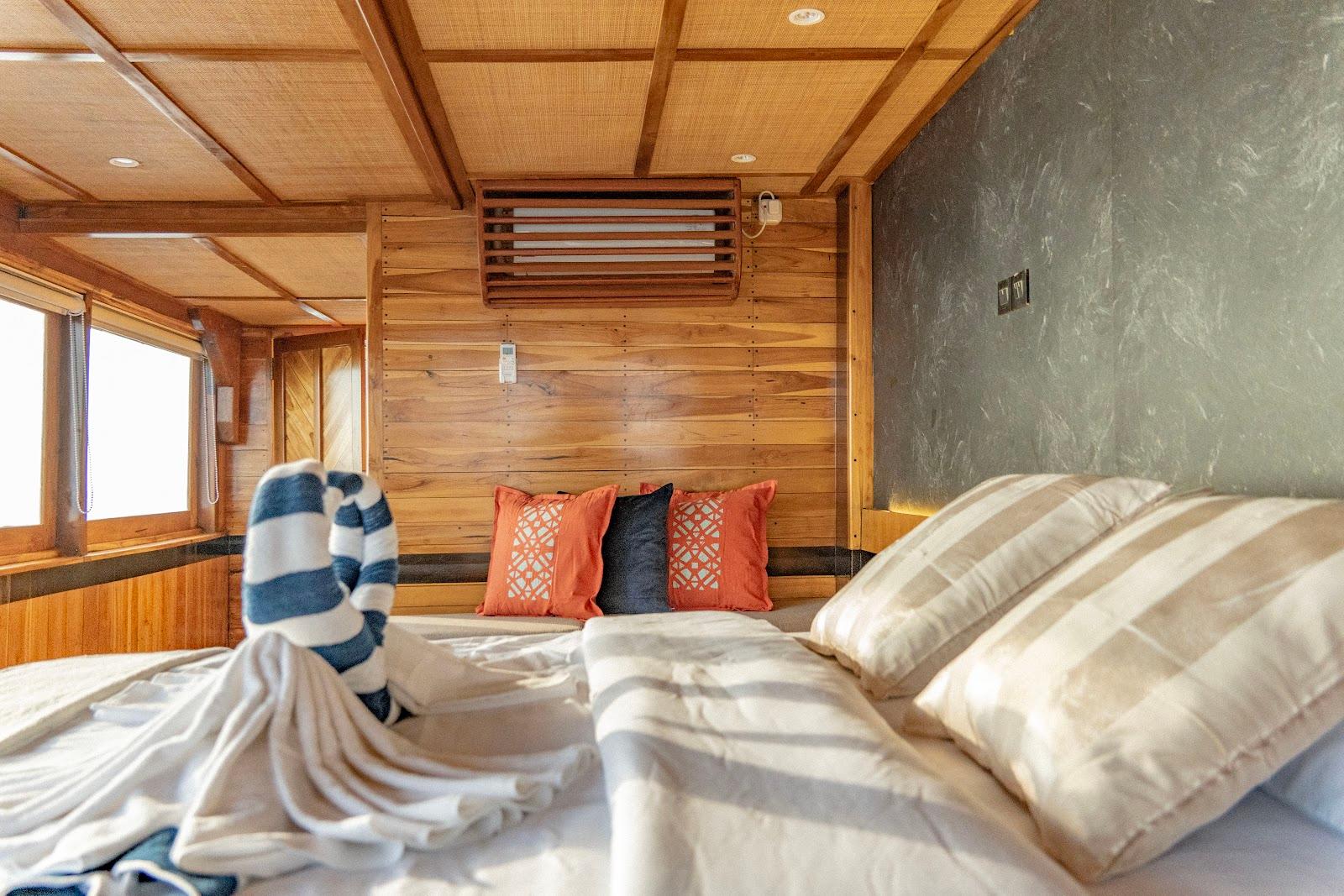 Lamborajo 3 — Cabin 8 (Royal Master - Queen bed + Extra 2x Single Bed  + private bathroom and jacuzzi) (image 17)