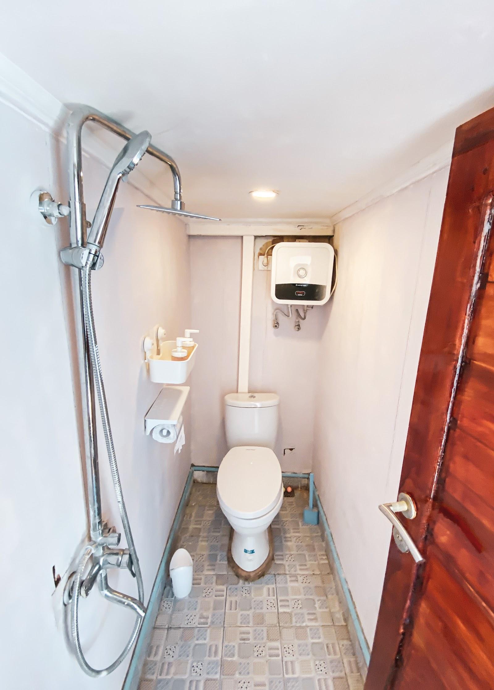 Amalfi Liveaboard — 01. Master Room (image 5)