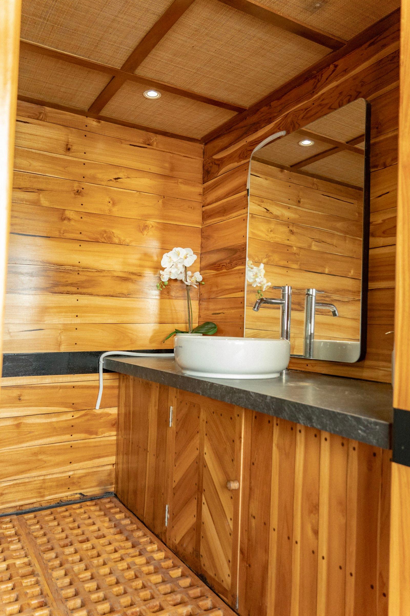 Lamborajo 3 — Cabin 8 (Royal Master - Queen bed + Extra 2x Single Bed  + private bathroom and jacuzzi) (image 10)