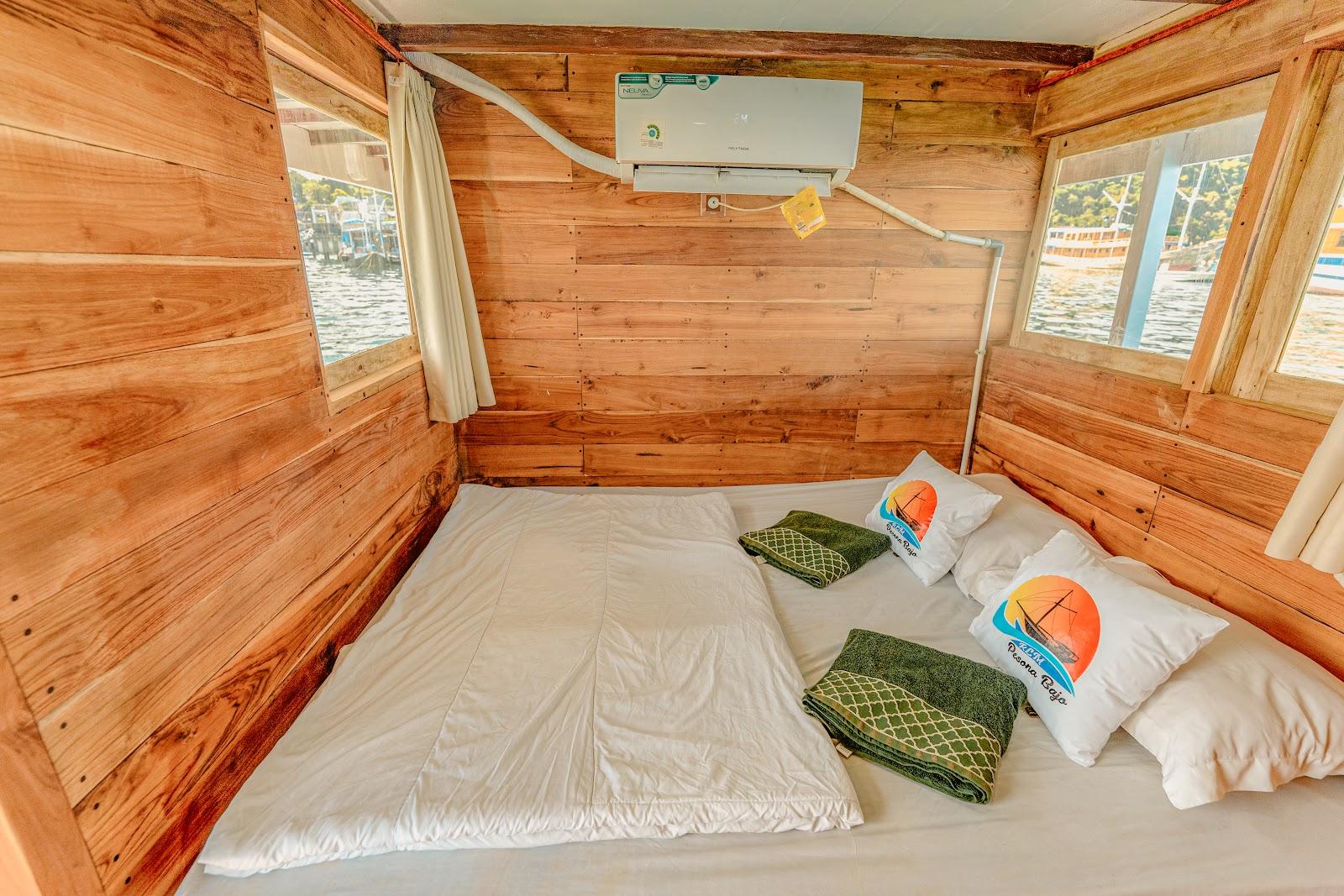 Pesona Bajo — 2-3. Deluxe Double - Queen Bed + Private Bathroom (image 16)