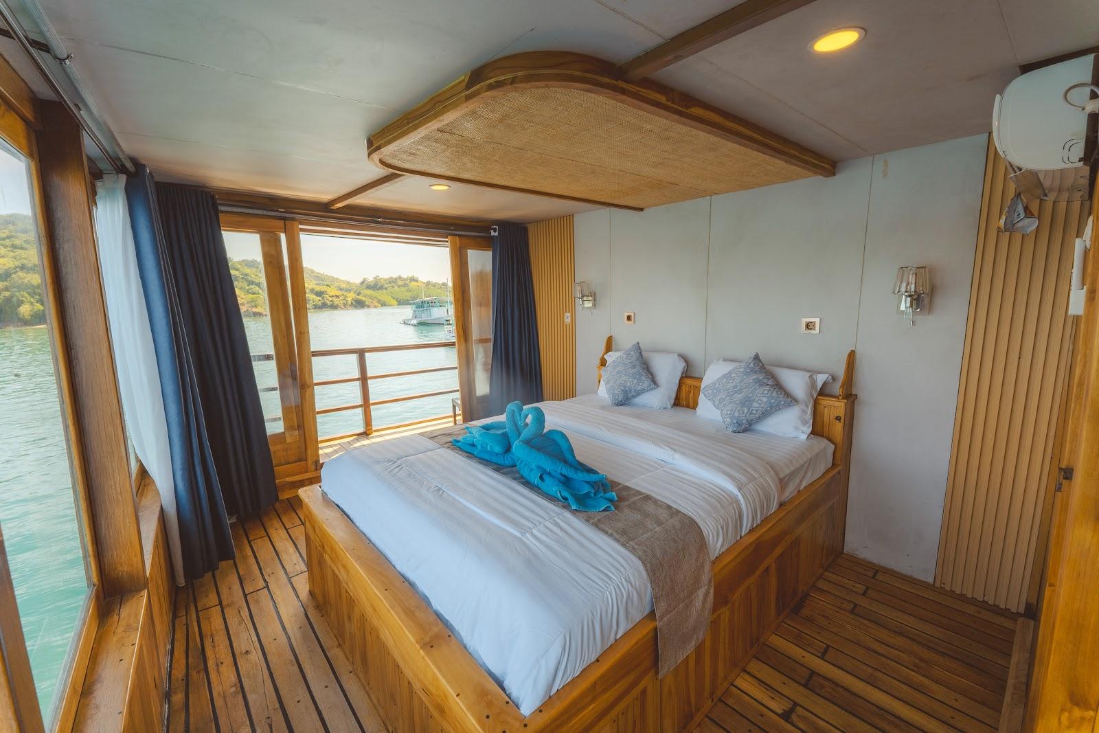Lamborajo 2 — 7-Master Ocean-(1) Queen bed + Extra Bed -Private bathroom, balcony (image 4)
