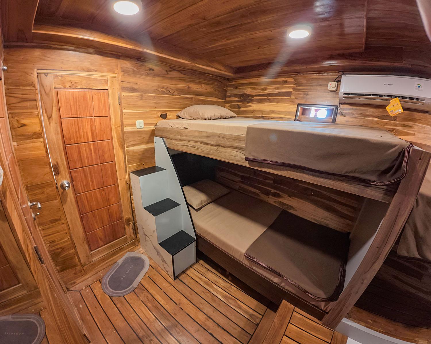 Alfathran 3 — Cabin 11 - 12 : Sumbawa Room (sharing cabin & Toilet) (image 2)