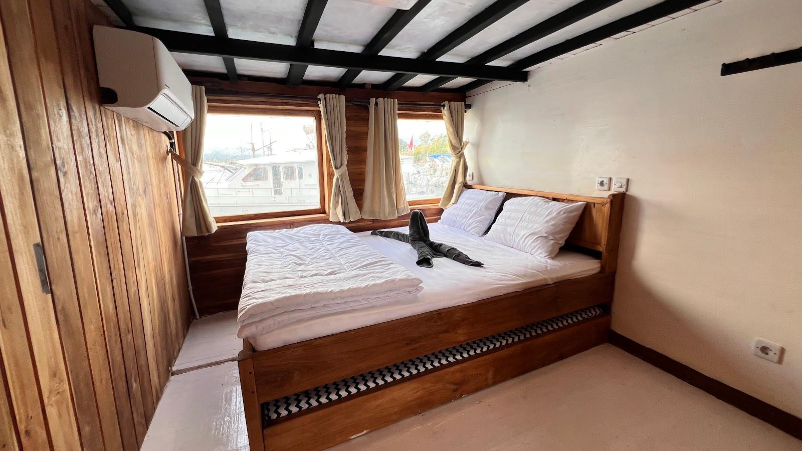 Flores Utama — Master Ocean 1 (Queen Bed + extra bed) (image 3)
