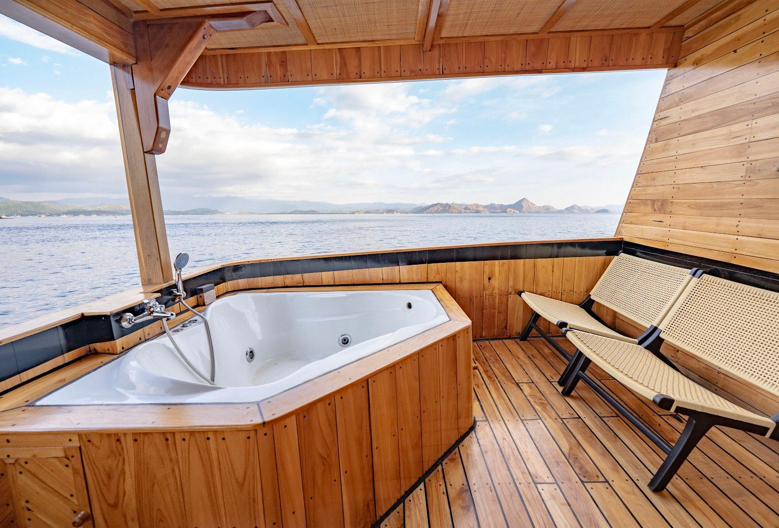 Lamborajo 3 — Cabin 7 (Royal Master - Queen bed + Extra 2x Single Bed  + private bathroom and jacuzzi) (image 7)