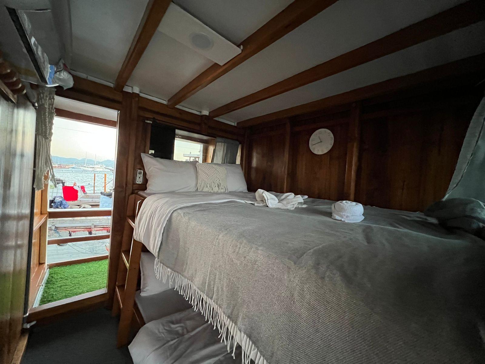 Dinara Live A Board — Cabin Merapi (Family + Balcony + Share bathroom) (image 11)