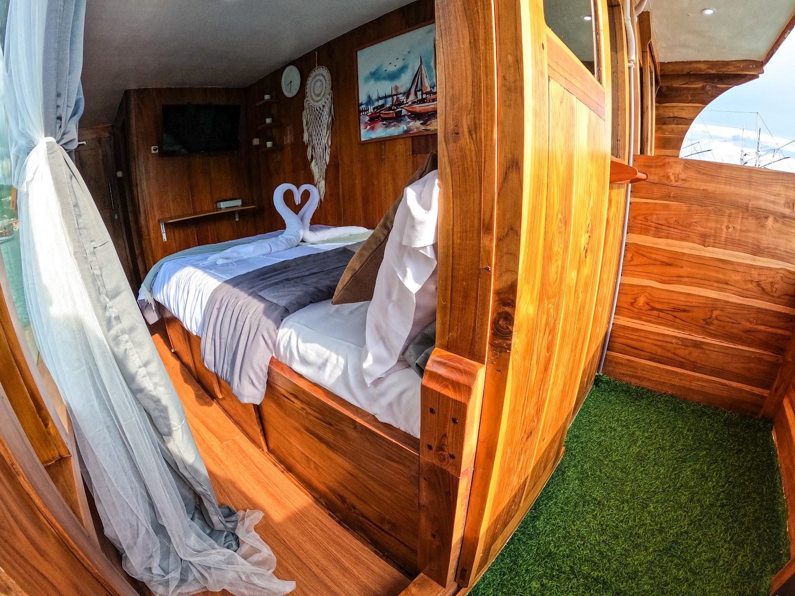 Dinara Live A Board — Cabin Krakatau & Semeru (Master + Full sea view + Bathroom + Balcony) (image 7)