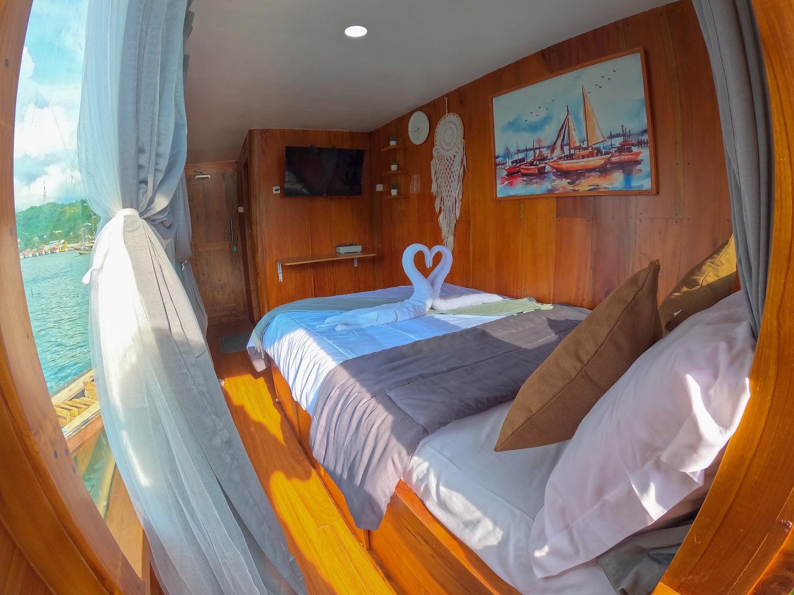 Dinara Live A Board — Cabin Krakatau & Semeru (Master + Full sea view + Bathroom + Balcony) (image 5)