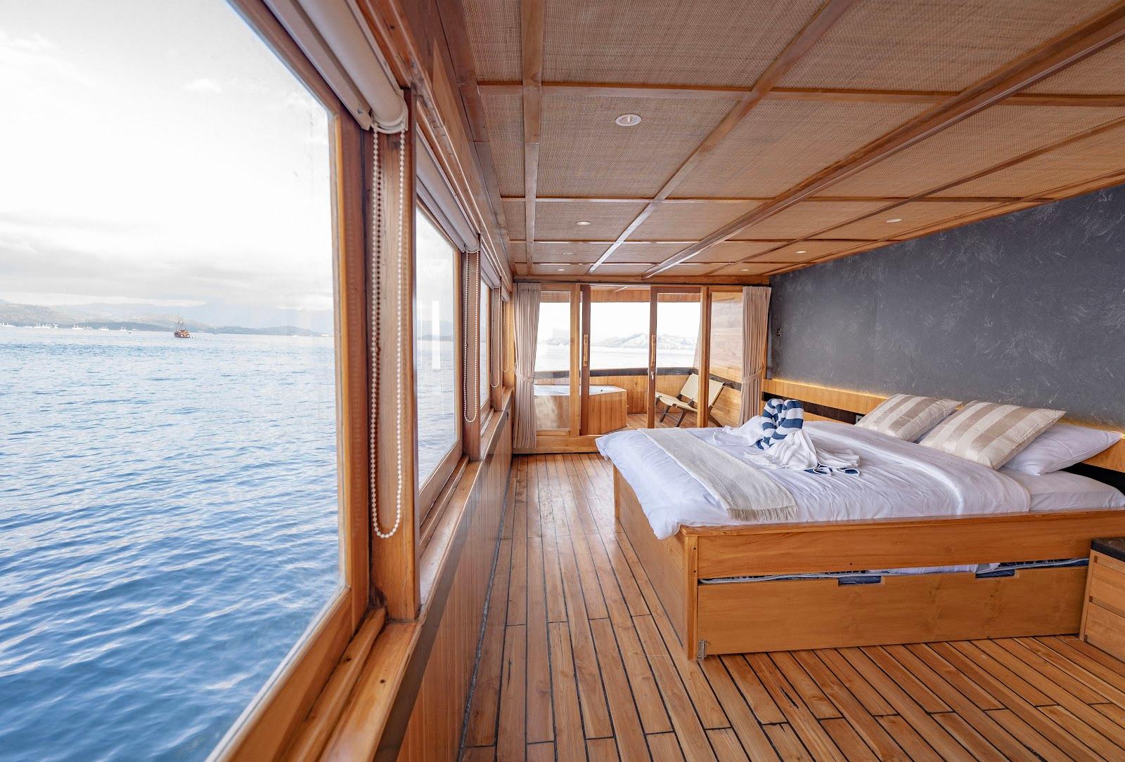 Lamborajo 3 — Cabin 7 (Royal Master - Queen bed + Extra 2x Single Bed  + private bathroom and jacuzzi) (image 12)