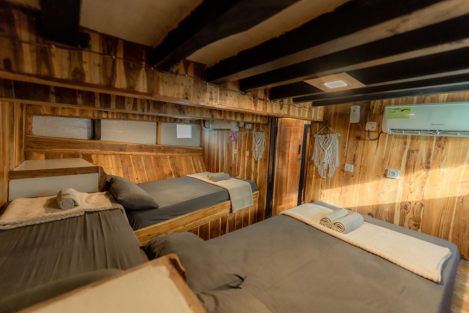 Almadira — CABIN 3- Share (QueenBed + QueenBed + Single) (image 3)