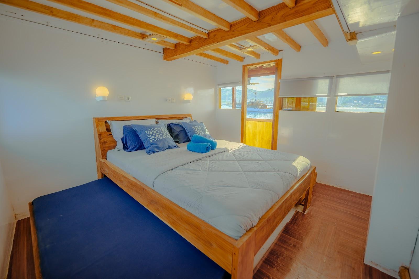 Lamborajo 1 — 6-Master Ocean (2) - Queenbed + 2x Extra Bed , Private bathroom (image 7)