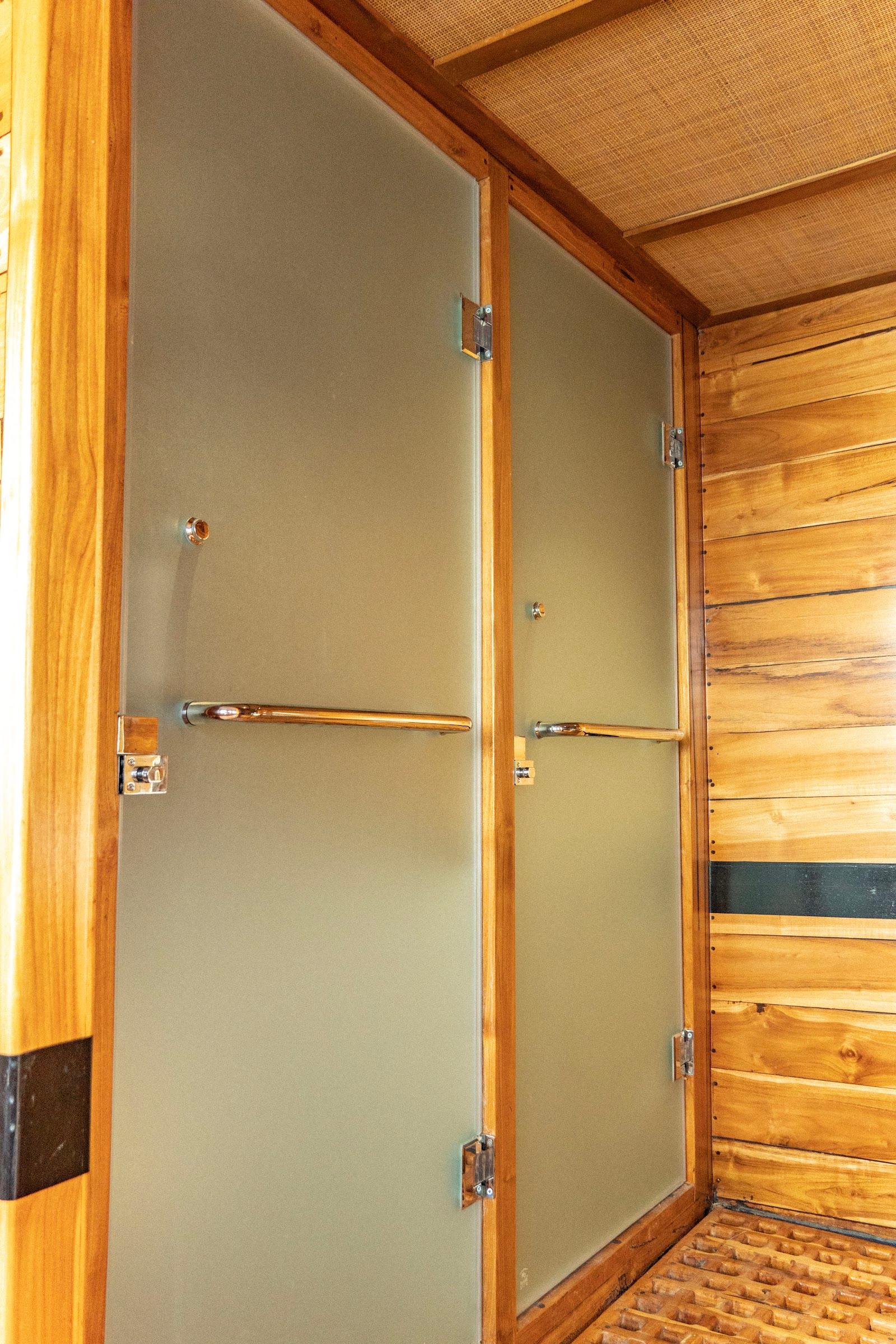 Lamborajo 3 — Cabin 8 (Royal Master - Queen bed + Extra 2x Single Bed  + private bathroom and jacuzzi) (image 9)