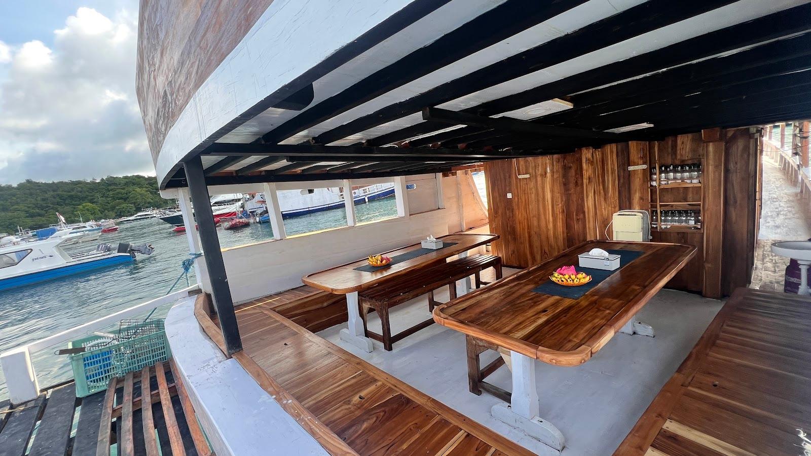 Flores Utama — DINING ROOM (image 4)