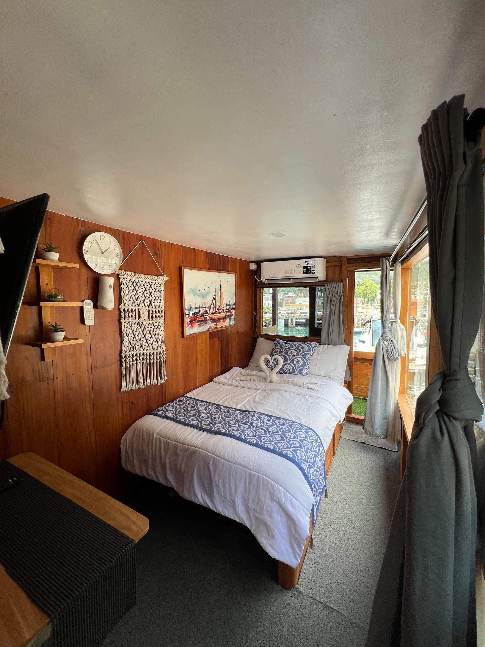 Dinara Live A Board — Cabin Krakatau & Semeru (Master + Full sea view + Bathroom + Balcony) (image 8)