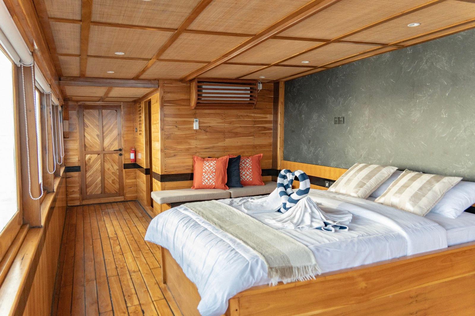 Lamborajo 3 — Cabin 8 (Royal Master - Queen bed + Extra 2x Single Bed  + private bathroom and jacuzzi) (image 4)