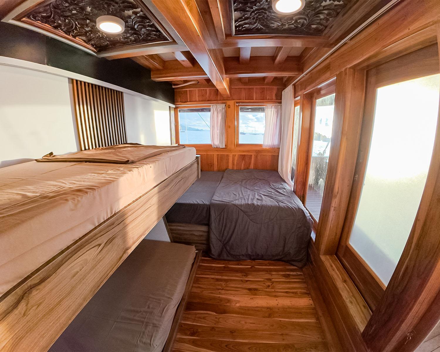 Alfathran 3 — Cabin 5 : Rinjani 02 Room (Queen Bed + 2 Extra Single Bed) (image 3)