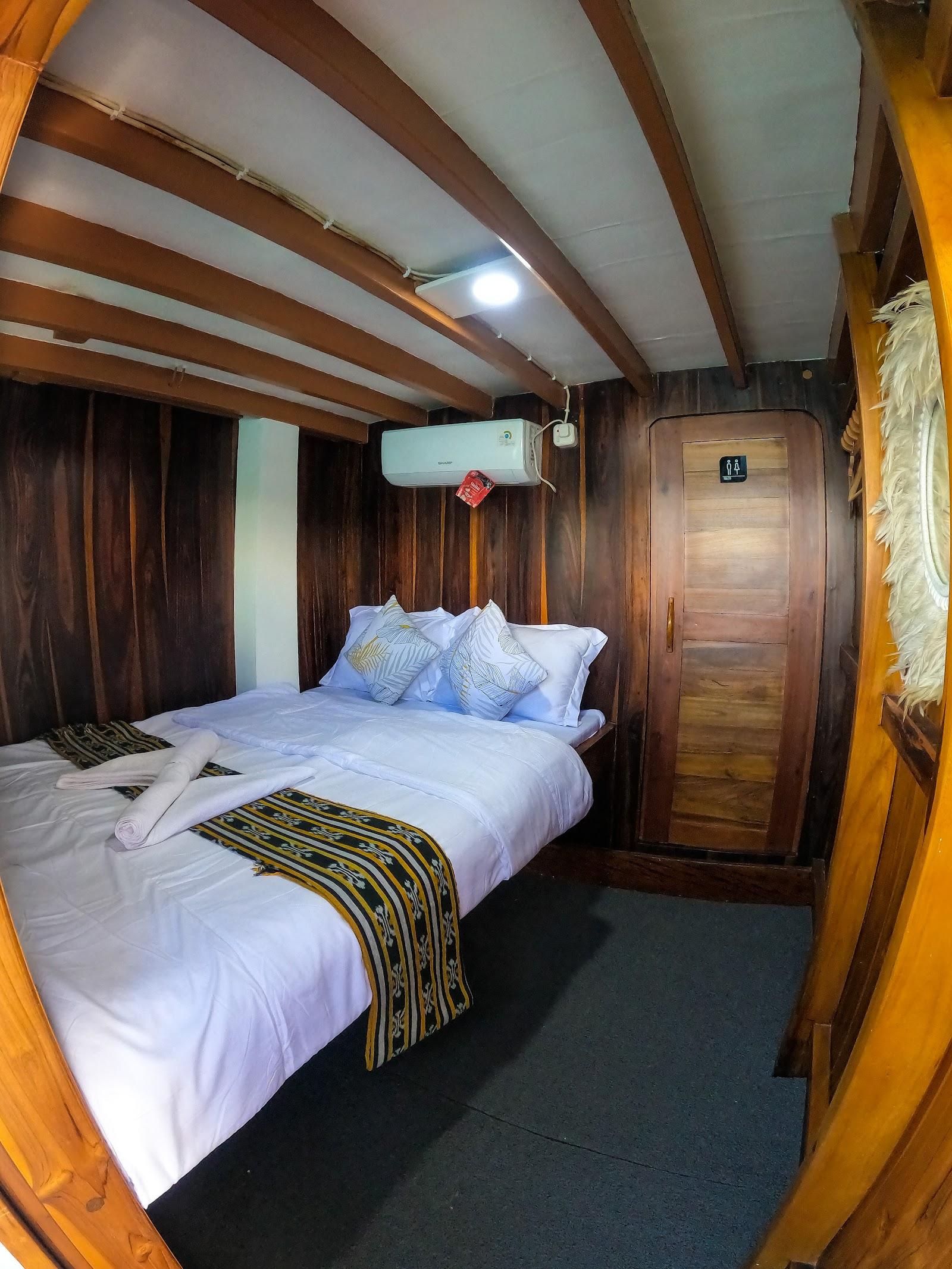 Dinara Live A Board — Cabin Rinjani & Bromo (Private + Bathroom) (image 2)