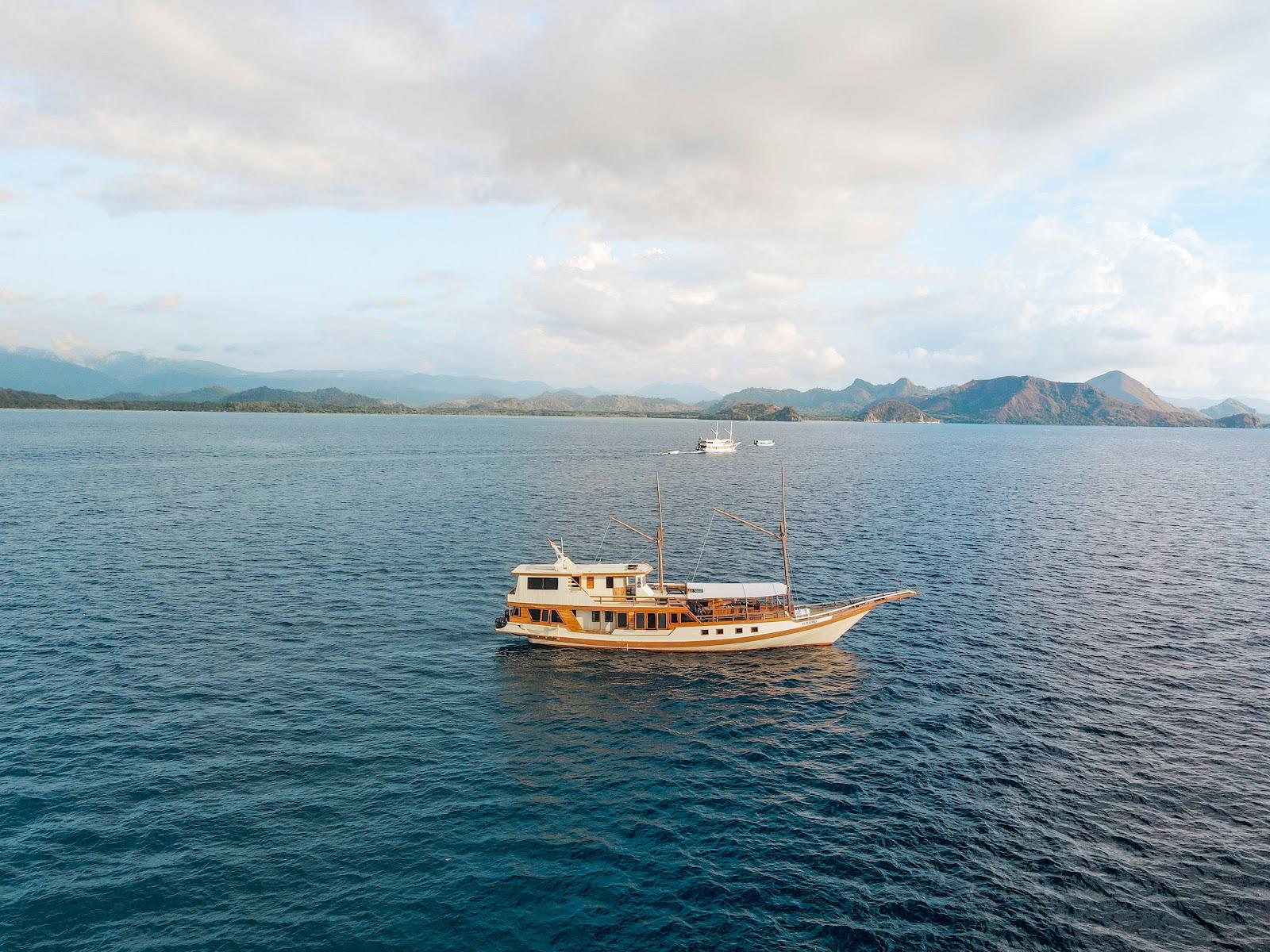 Almadira — #BOAT (image 1)