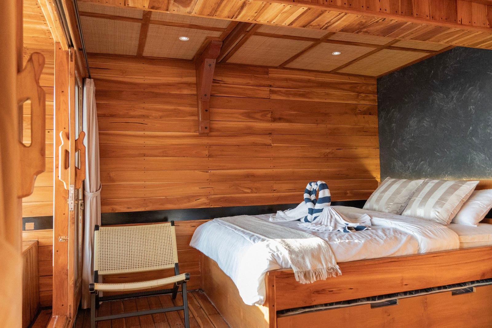 Lamborajo 3 — Cabin 5 (Master Ocean - Queen bed + Extra Single Bed  + private bathroom and jacuzzi) (image 10)