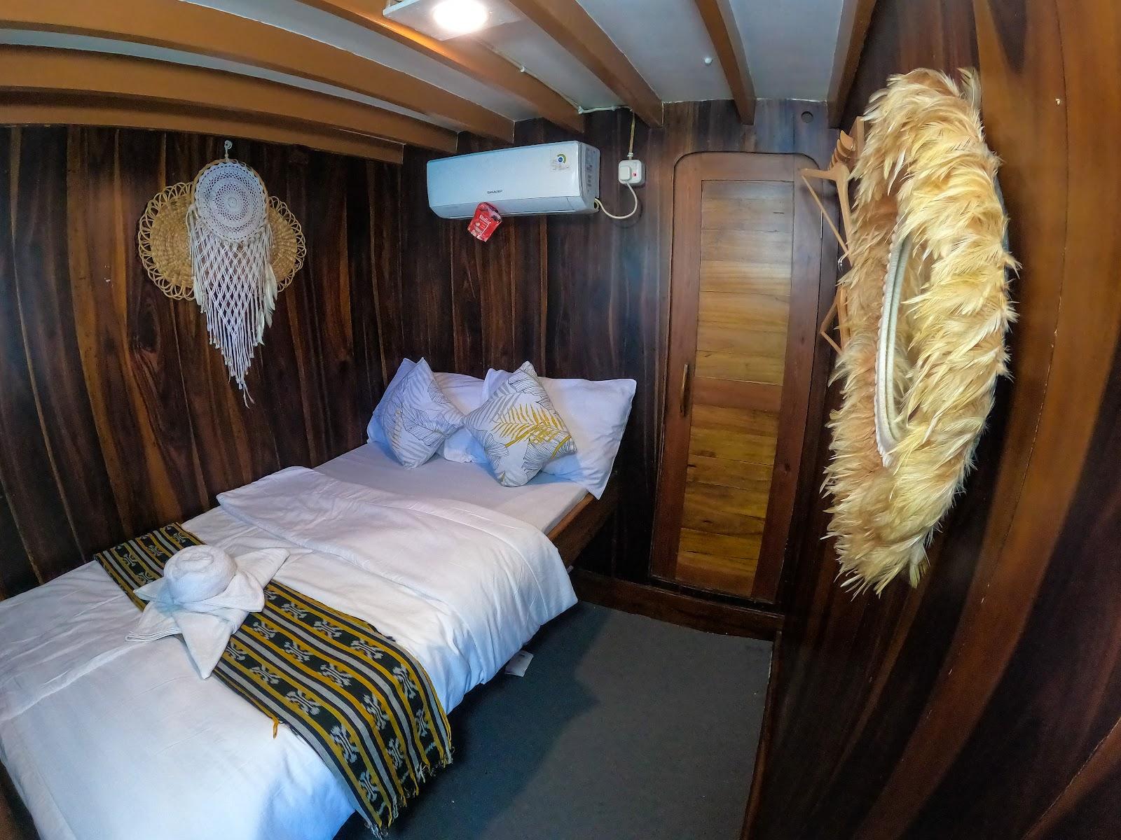 Dinara Live A Board — Cabin Rinjani & Bromo (Private + Bathroom) (image 10)