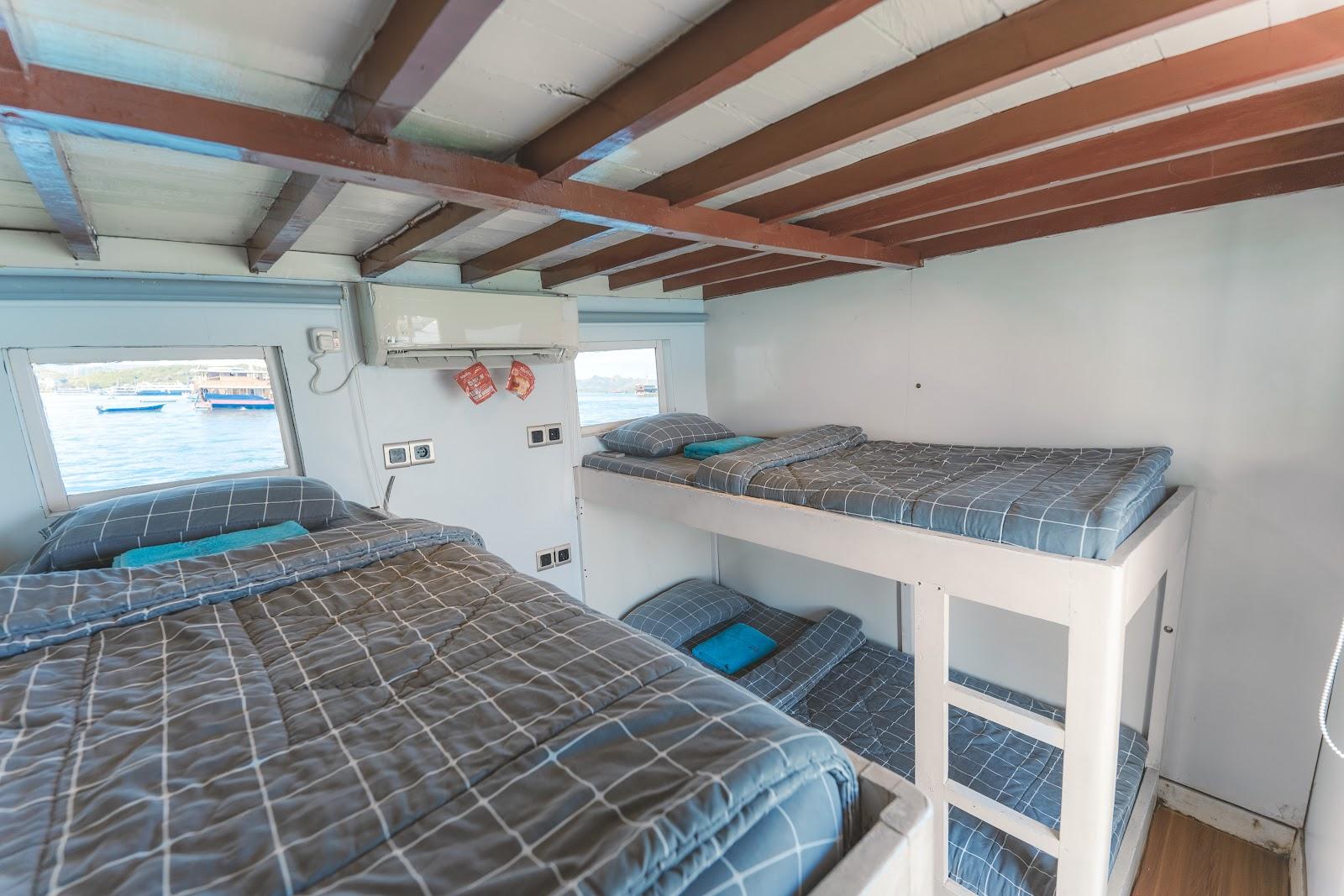 Lamborajo 1 — 1-Share Cabin(1) - 4x Single Bunk Bed (image 3)