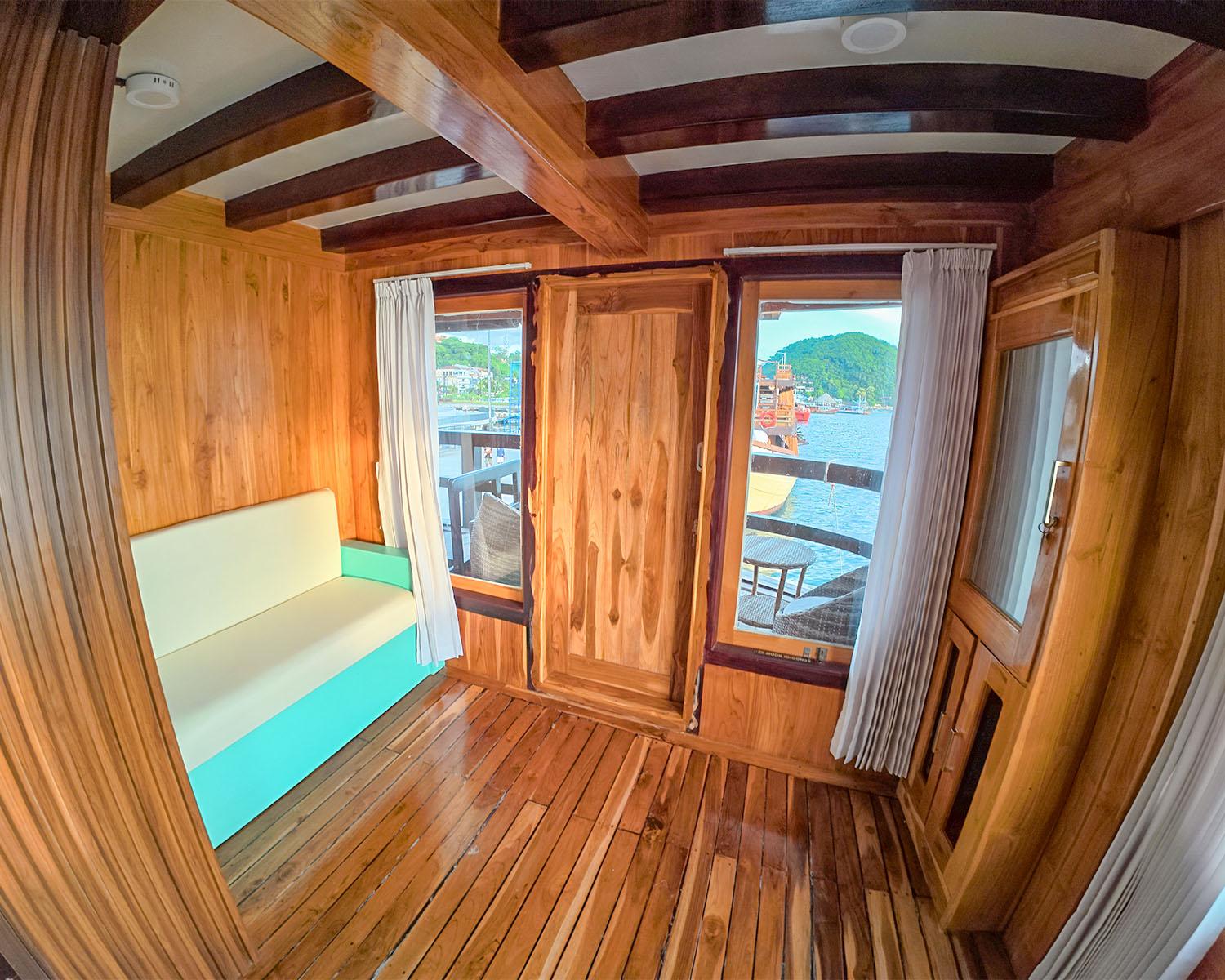 Alfathran 3 — Cabin 1-2 : Senggigi Room (Queen Bed + 3x Extra Bed, Private Bathroom, Balcony) (image 2)