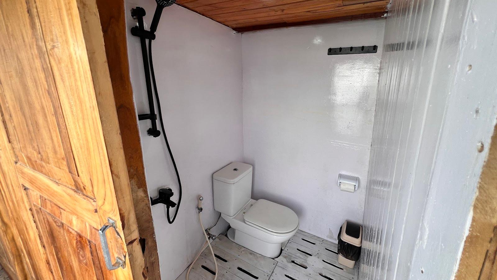 Flores Utama — WC SHARE (image 1)