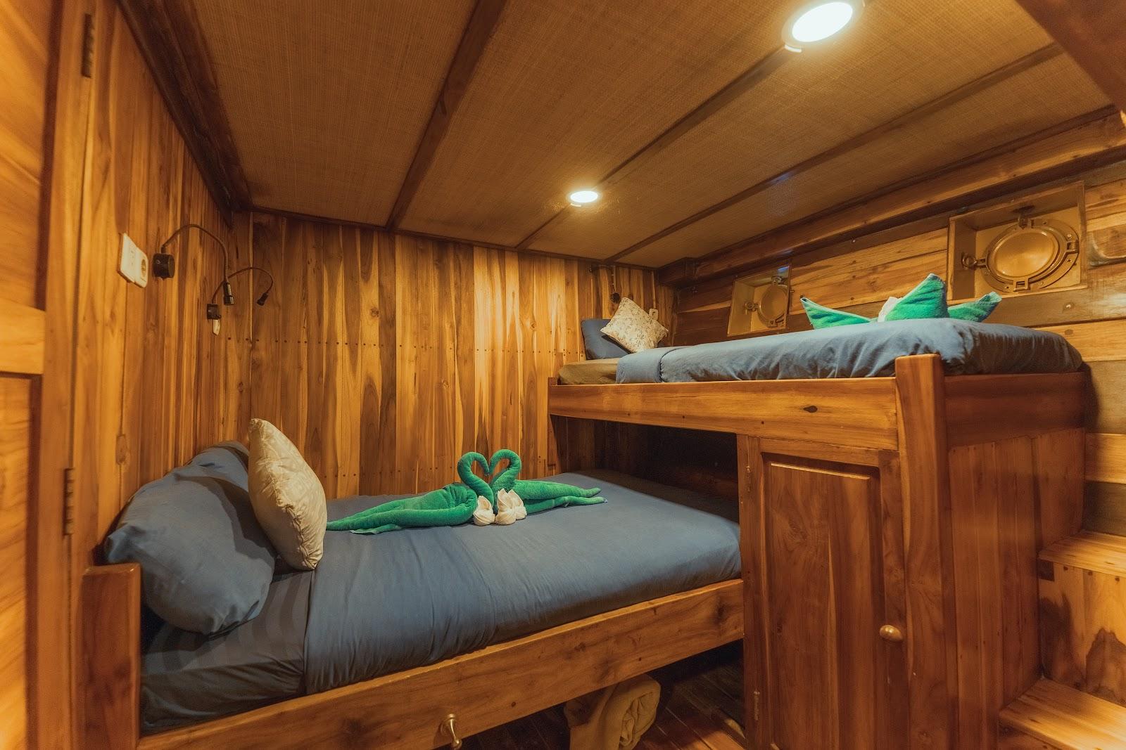 Lamborajo 2 — 1-Superior Cabin (1) Queen Bed + Single Bed - Priavte Bathroom (image 2)