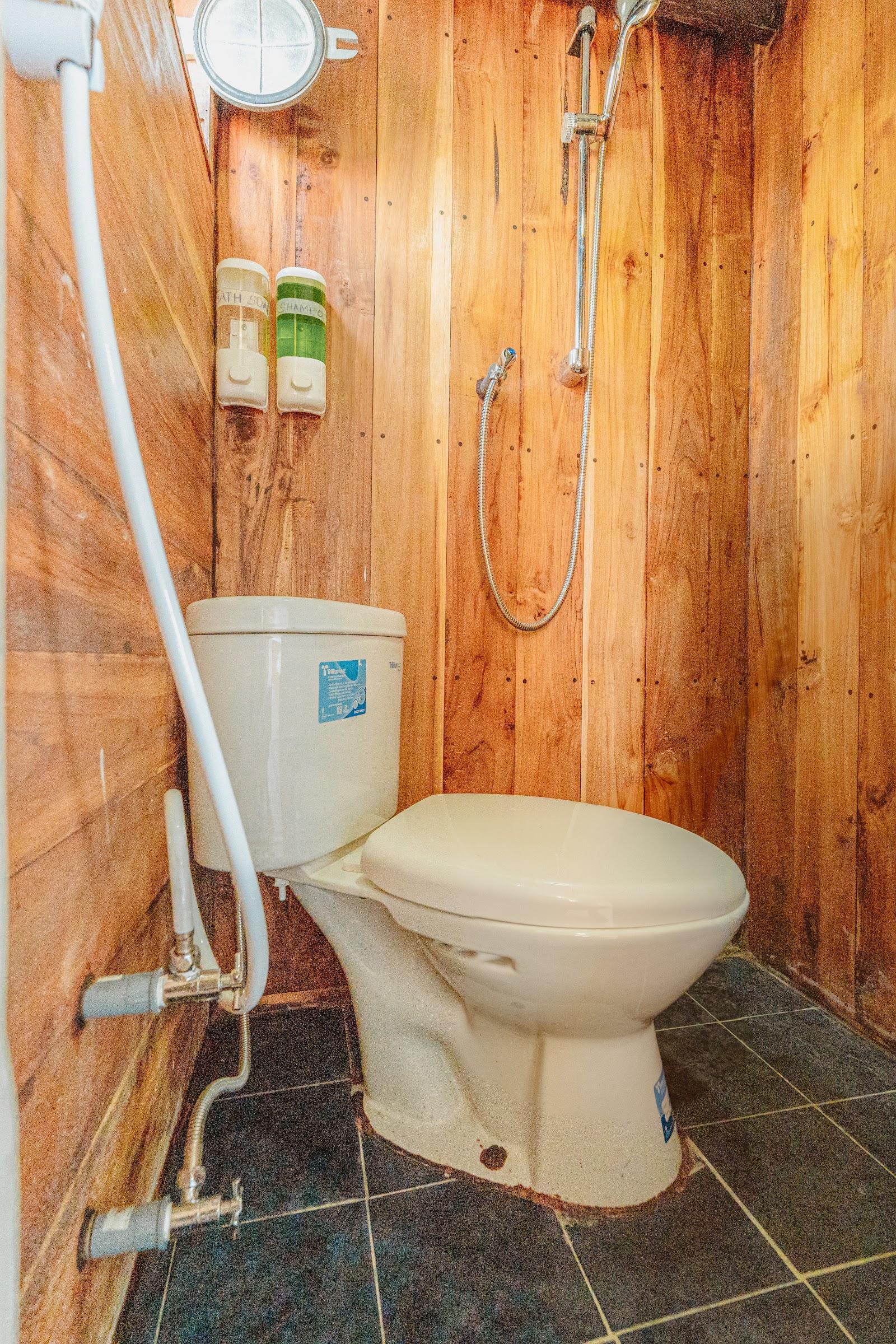 Pesona Bajo — 1. Master Ocean - Queen Bed + Private Bathroom (image 19)