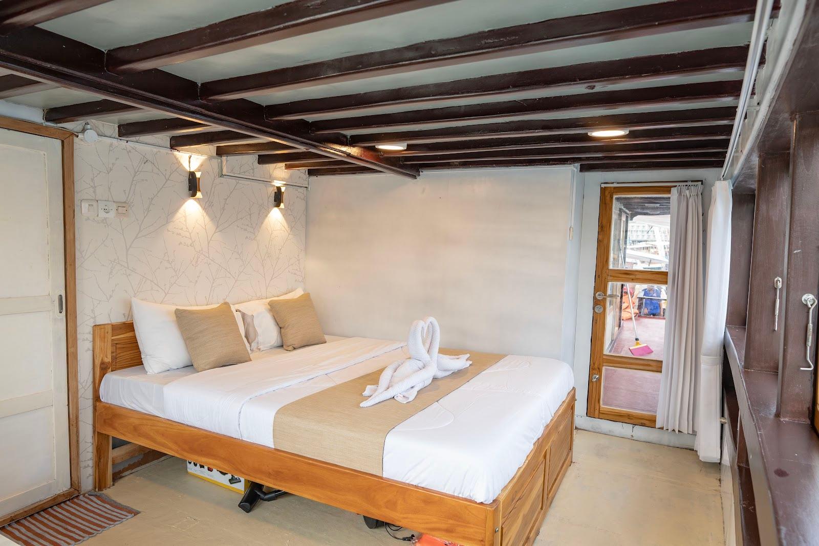 Alfathran — 6. Master Ocean View - upper deck(queen bed + Extra Single Bed 2-3 pax) (image 4)