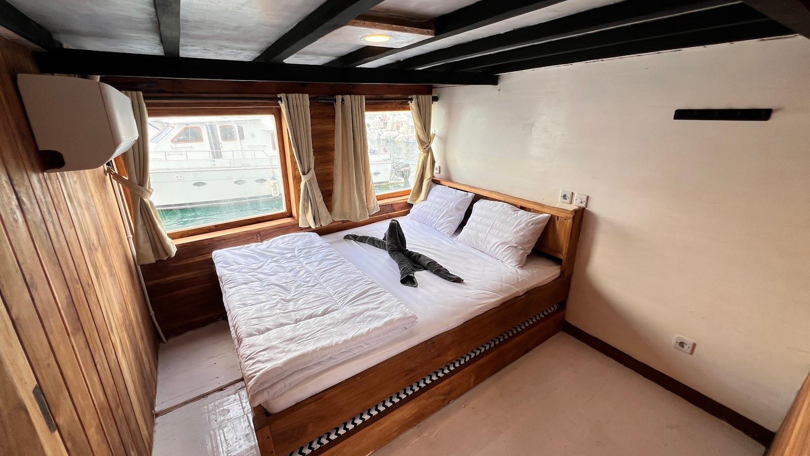 Flores Utama — Master Ocean 1 (Queen Bed + extra bed) (image 2)