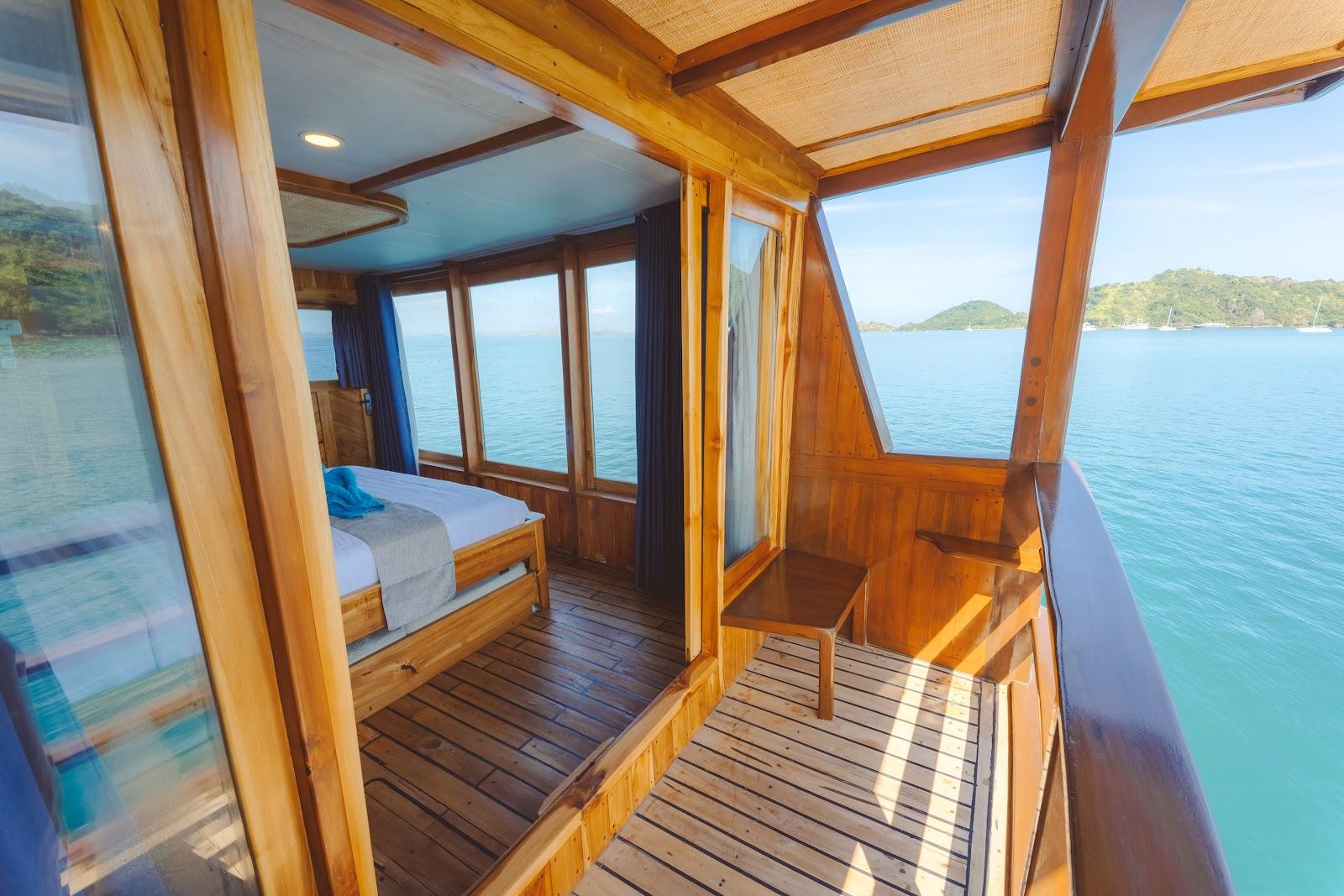 Lamborajo 2 — 7-Master Ocean-(1) Queen bed + Extra Bed -Private bathroom, balcony (image 7)